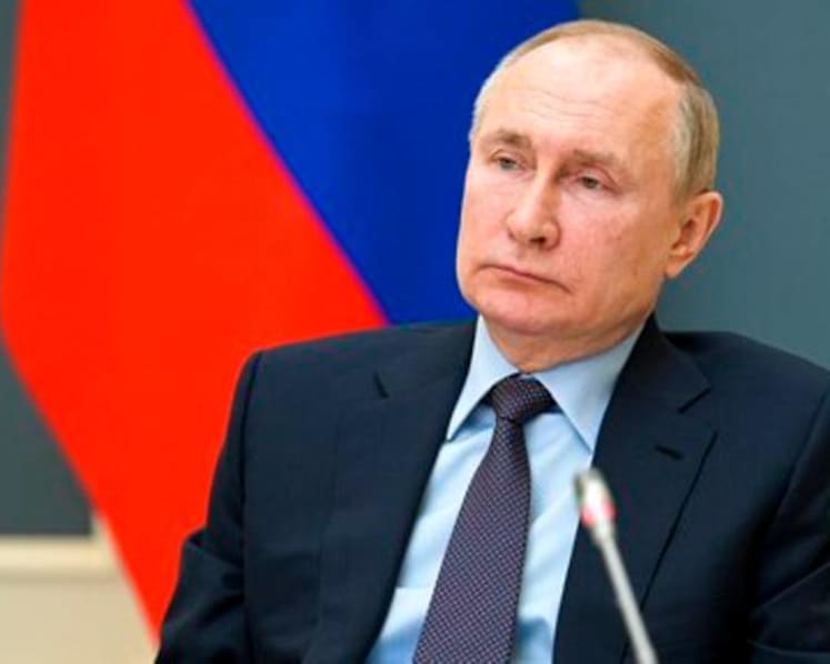 Putin gets second COVID-19 vaccine shot
