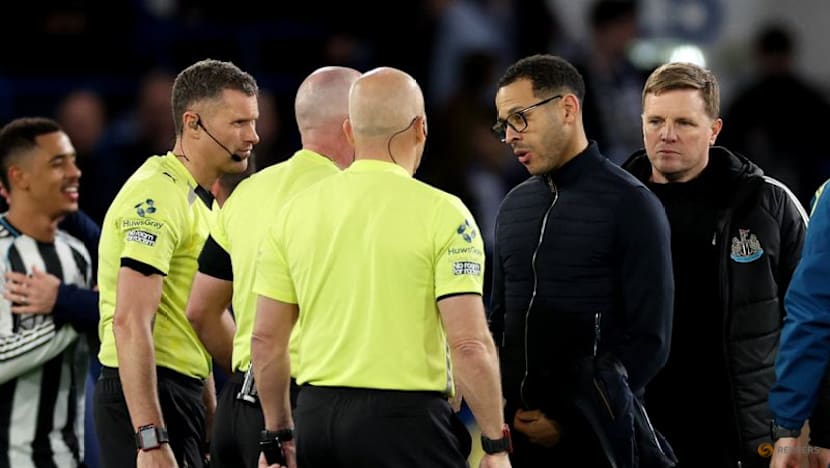 Focus on decisions, not huddle, Chelsea's Rosenior tells referee