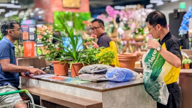 逾5万零售员工 未来三年每年可加薪至少130元