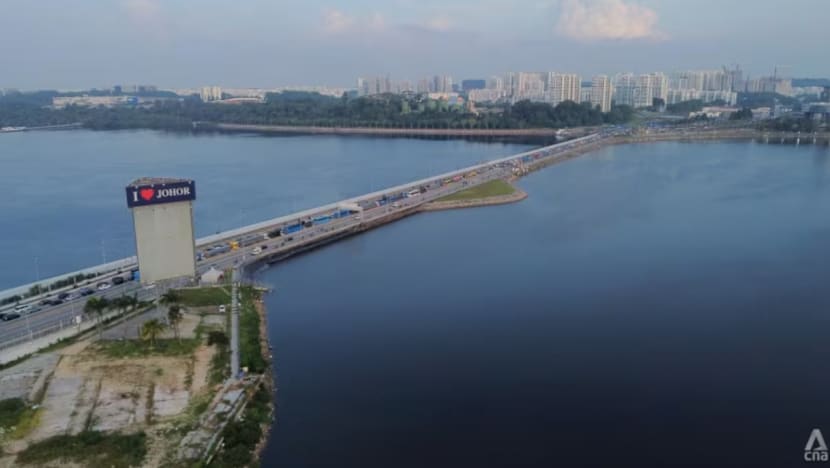 Malaysia perluas penggunaan kod QR kepada penunggang motosikal, pejalan kaki di pusat pemeriksaan Johor