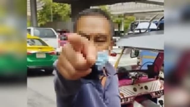 狮城男女指曼谷嘟嘟车司机半路起价 甚至动手推人 