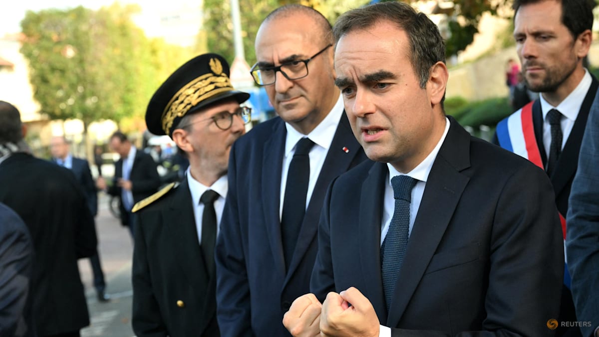 Reappointed French PM scrambles to form government