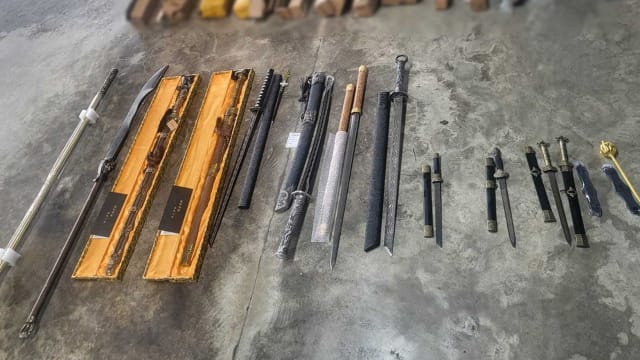 将多把刀剑混入货物 移民局识破企图走私案
