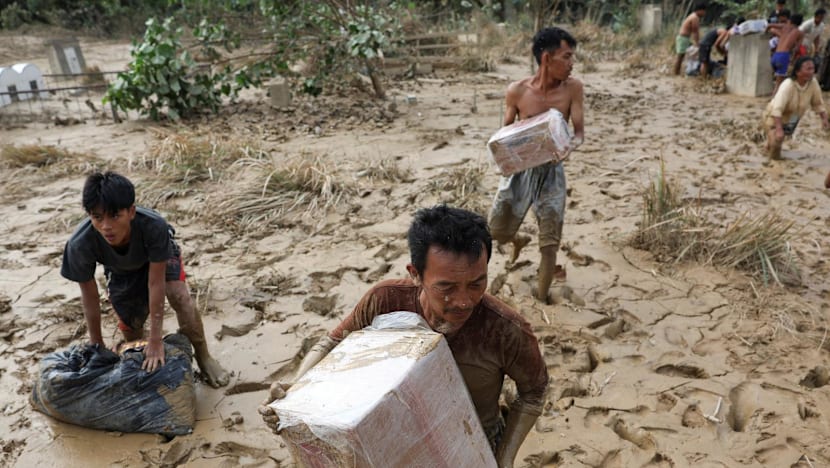 Starvation fears as Indonesia flood deaths rise over 900