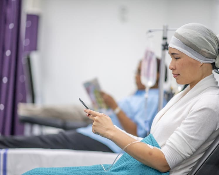Chemotherapy and hair loss: How women with breast cancer deal with losing their hair – and how to support them
