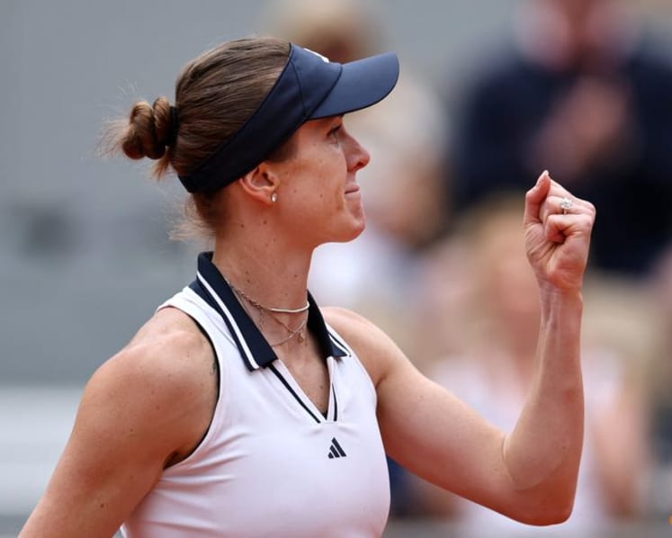 Svitolina rallies past Bencic to reach French Open quarter-final