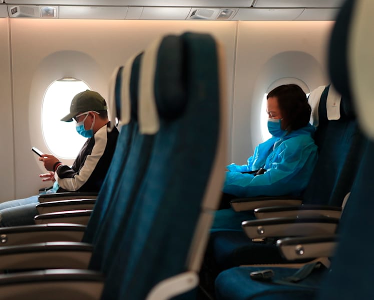 Commentary: Just how risky is it to stay maskless on a plane?