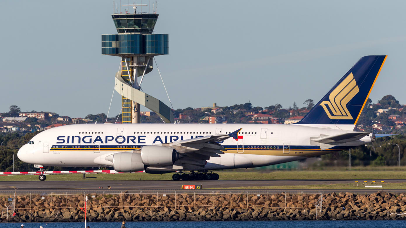 SQ321事故后首个交易日新航股价面对卖压- 8world