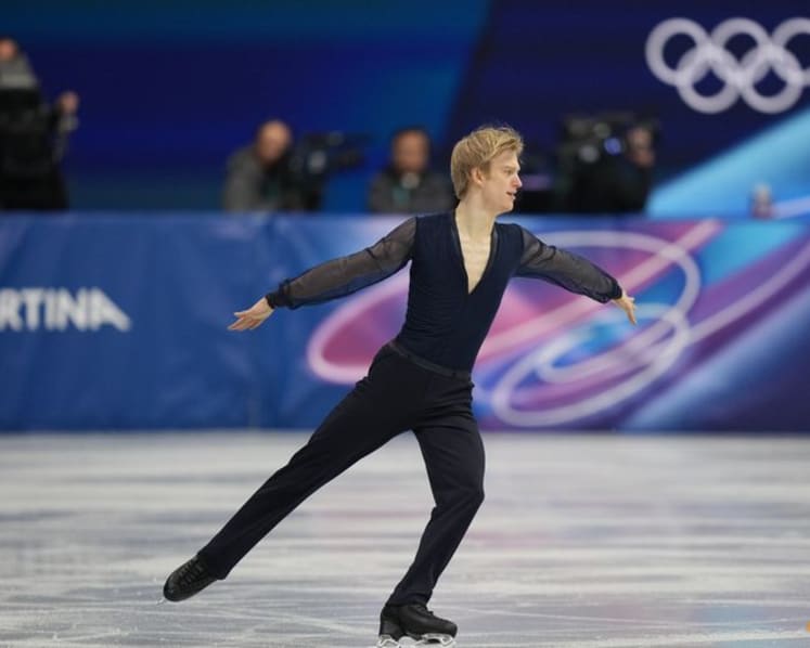 Figure skating-Italy's Rizzo and Grassl cheered despite mistakes after team bronze party