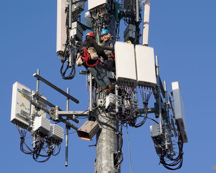 FCC approves Verizon's $1 billion spectrum purchase