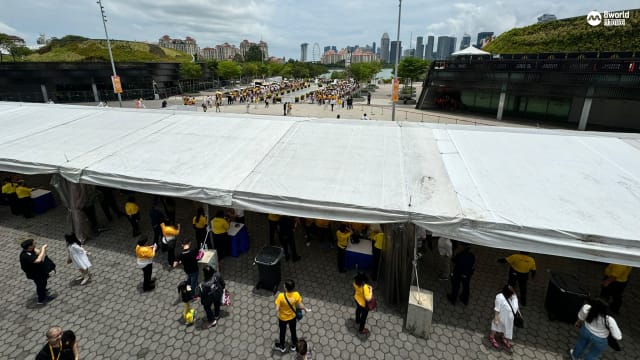 5万人出席弥撒 国家体育场保安森严