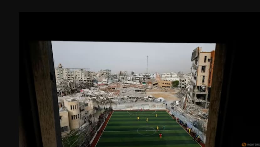 Bola sepak 'hidup' semula di Gaza di tengah runtuhan perang