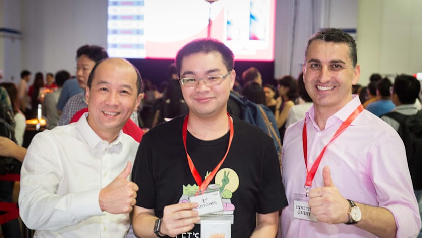 Apple fans in quest for new iPhone 6S, 6S Plus not deterred by haze