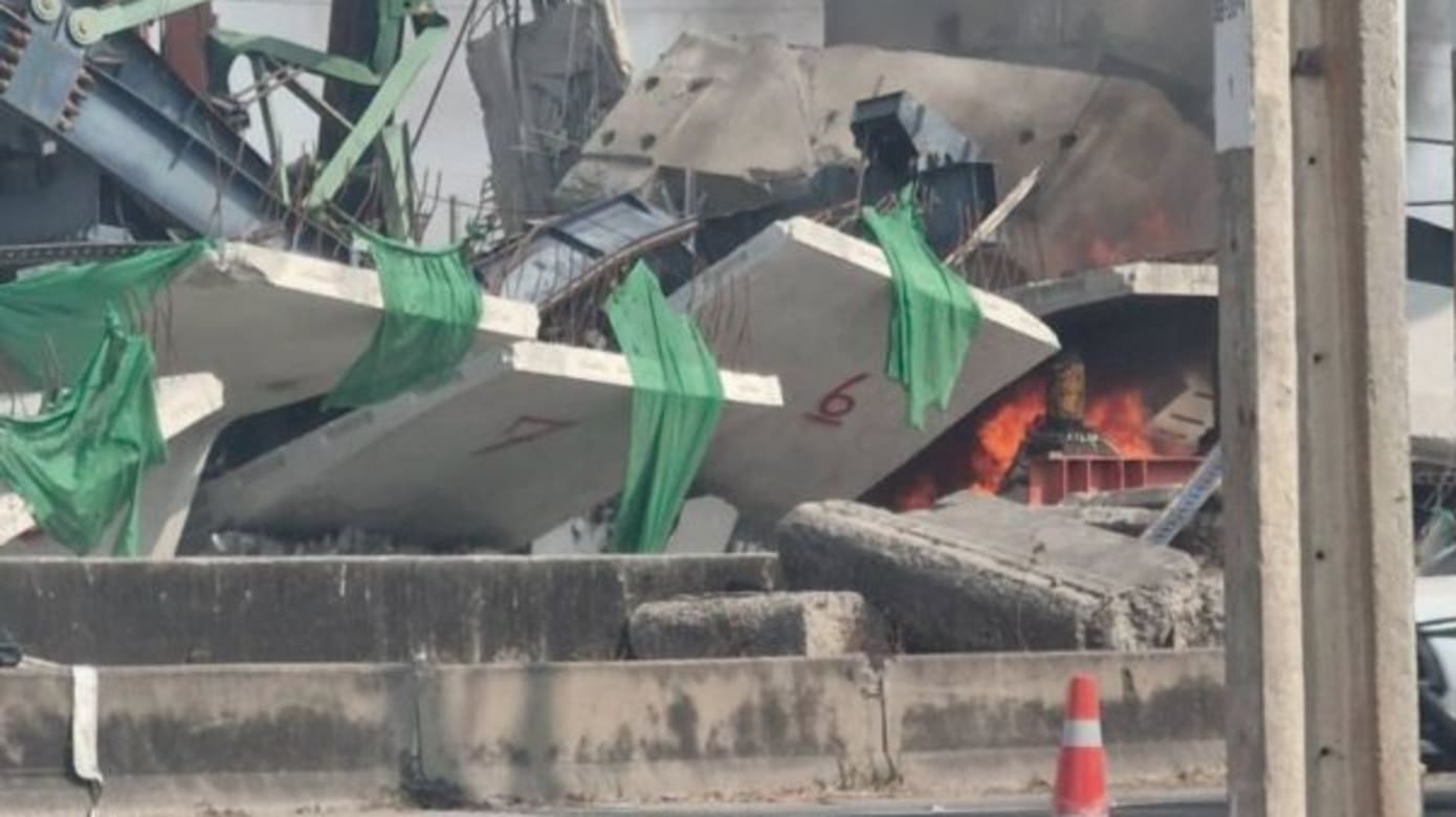 泰国拉玛二路再传事故 同一地点冒浓烟与火焰