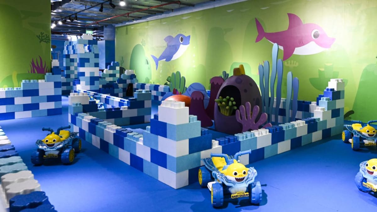 Baby shark square toy shop