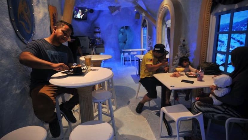 Nikmati suasana musim salji di Ice Cafe