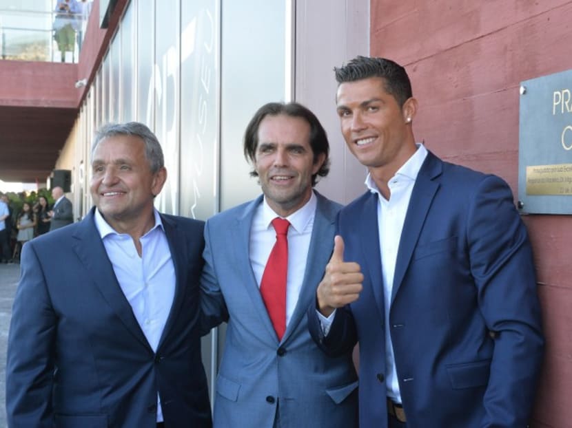 Portuguese forward Cristiano Ronaldo thumbs up as he poses with owner and chairman of Pestana Hotel Group, Dionisio Pestana (L) and the regional president of Madeira, Miguel Albuquerque (C) during the opening of the Pestana CR7 Hotel in Funchal, on Madeira island on July 22, 2016. Photo: AFP