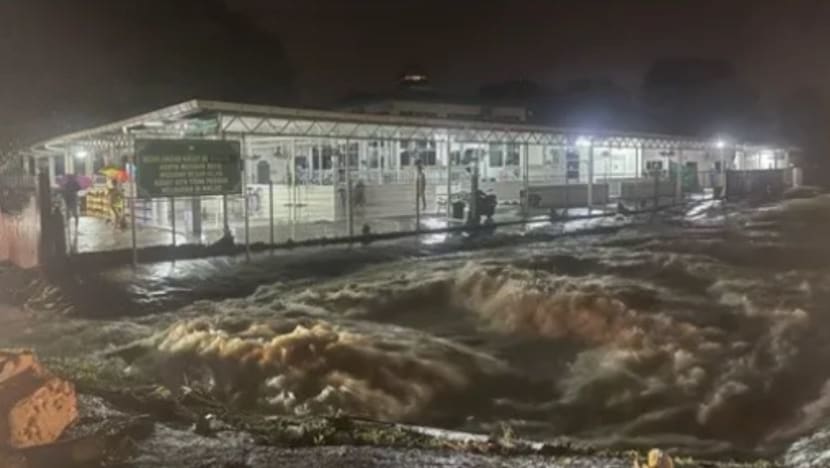 Johor, Sabah dilanda banjir akibat hujan lebat berterusan Johor, Sabah dilanda banjir akibat hujan lebat berterusan