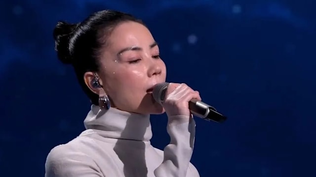 王菲六登央视春晚　透明水滴耳环再掀讨论潮！