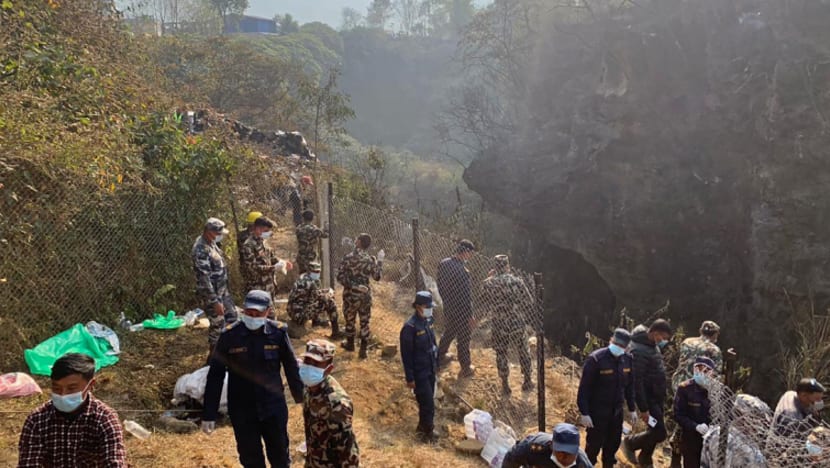 KILASAN: Pesawat terhempas di Nepal, 68 maut; Projek naik taraf Masjid Darul Makmur terima suntikan S$25,000; Kebakaran di Bedok Reservoir View; 20 penduduk dipindahkan KILASAN: Pesawat terhempas di Nepal, 68 maut; Projek naik taraf Masjid Darul Makmur terima suntikan S$25,000; Kebakaran di Bedok Reservoir View; 20 penduduk dipindahkan