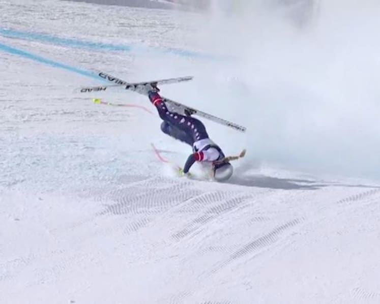 Alpine skiing-Vonn has surgery on broken leg after horror crash in Cortina downhill