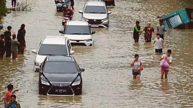 印尼洪水和土崩丧命人数增至逾200人