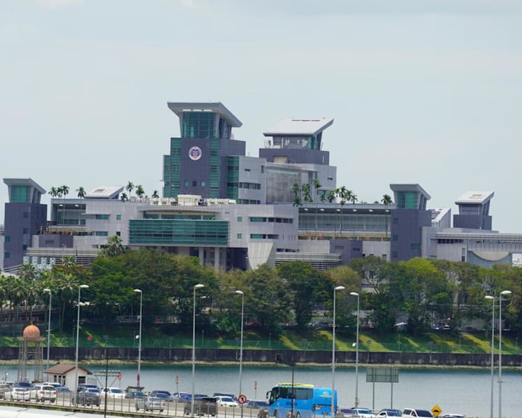 Heavy departure traffic at Woodlands and Tuas checkpoints; delays of up to 5 hours expected