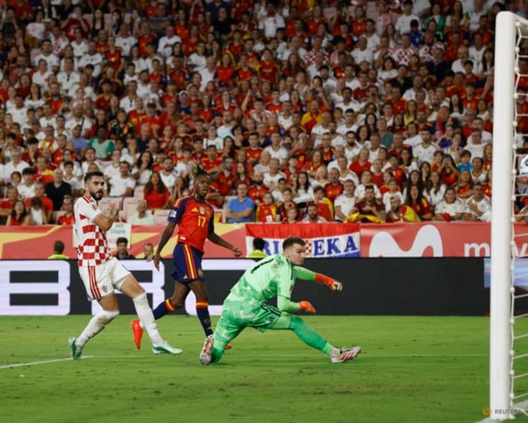 Lamine nets double as Spain win again and England beat 10-man Czechs