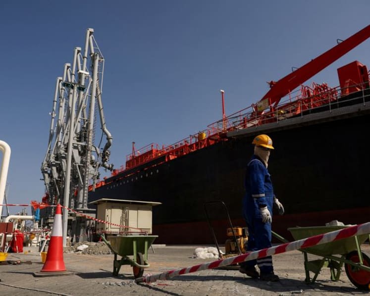 Oil prices settle in mixed direction on conflicting reports of US-Iran ceasefire deal