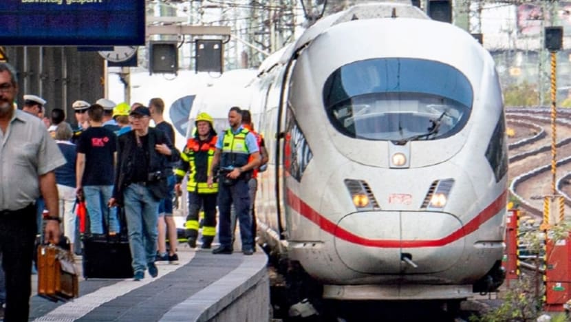 Budak lelaki maut selepas ditolak di hadapan kereta api Jerman