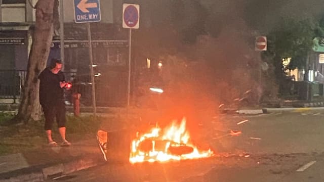 电动脚踏车起火燃烧 一人送院