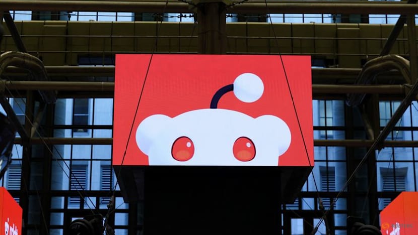 Reddit forecasts strong revenue as AI tools drive ad sales