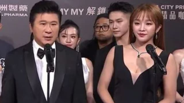 第3度入围“综艺节目主持人奖”　胡瓜、熊霓红毯合体不尴尬