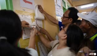 Warga Filipina undi dalam pilihan raya sengit di tengah-tengah pertembungan Marcos-Duterte
