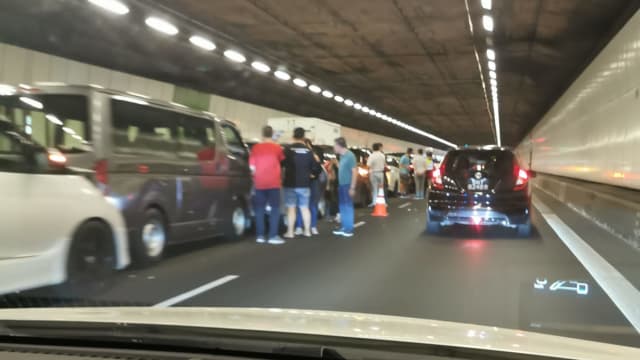 KPE九车连环撞 两人送院 三司机助查