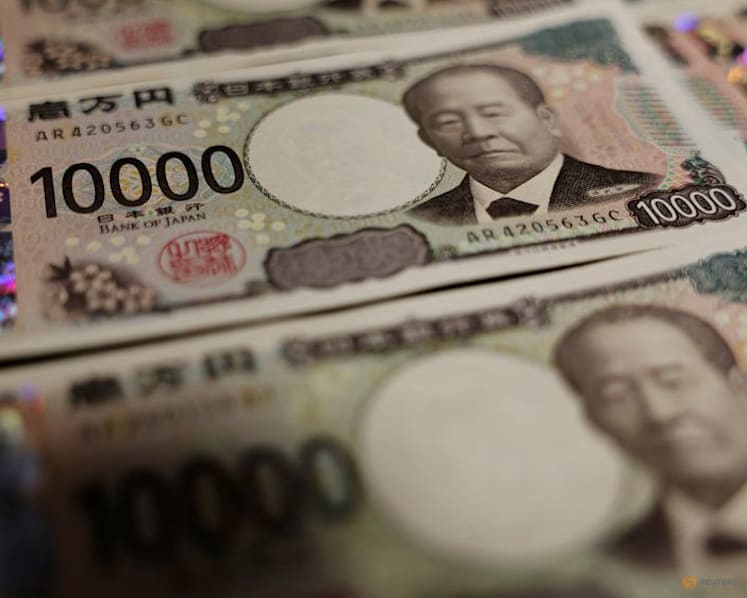 Yen jumps as oil, AI and France worries rattle markets