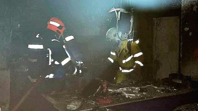 盛港组屋单位凌晨失火 五人送院治疗