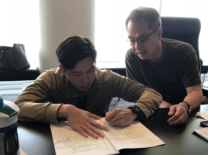 Veteran Ch 8 Actor Richard Low Becomes Certified Scuba Diver At Age 66, Proves Age is Just A Number