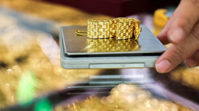 金价跌至近一个月新低后回弹 上升逾3%