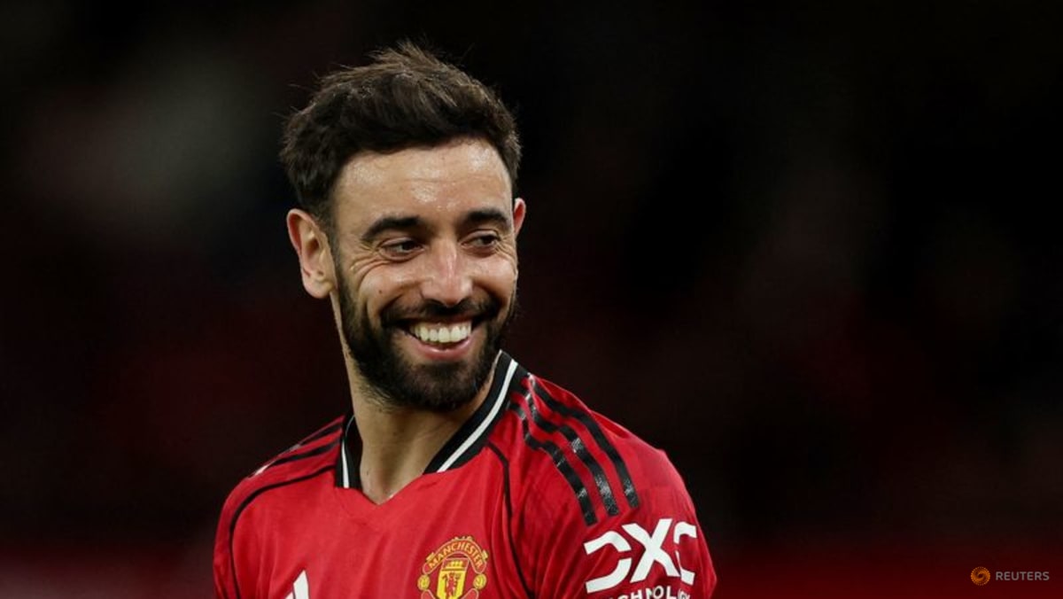 Man United's Fernandes and City's Shaw win FWA Footballer of the Year awards