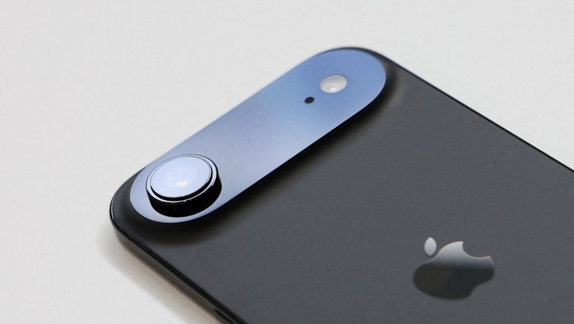 Apple pangkas produksi iPhone Air hingga 80% imbas penjualan lesu