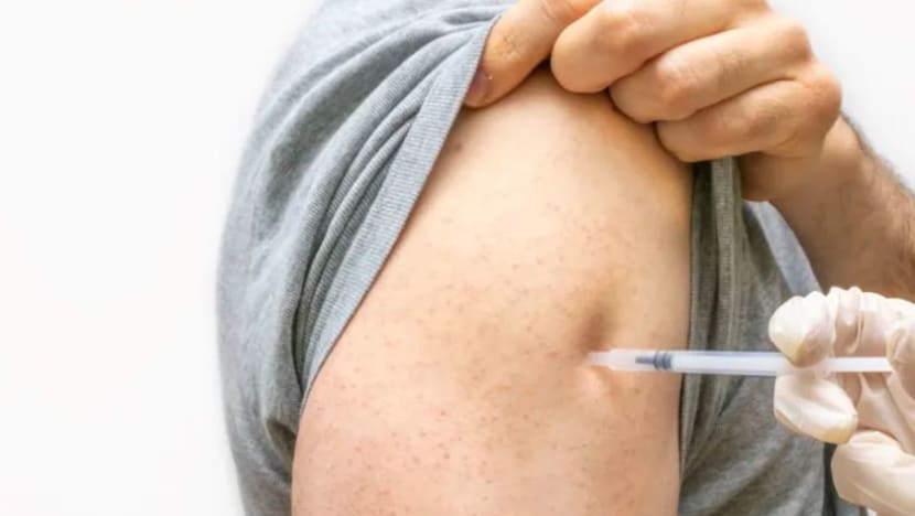 Lelaki dipenjara gara-gara bayar doktor untuk tukar vaksin COVID-19 kepada suntikan air garam