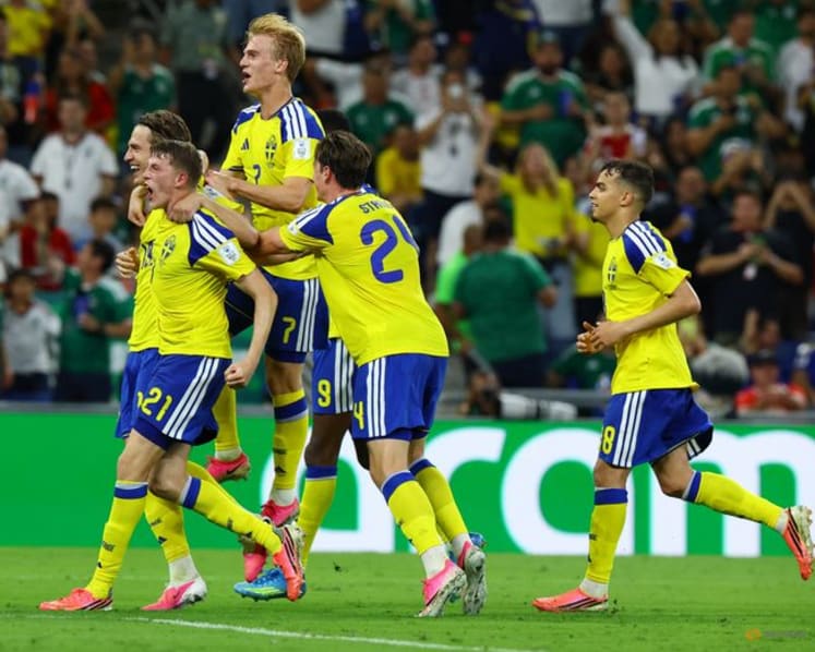 Sweden smash five past Tunisia in World Cup opener