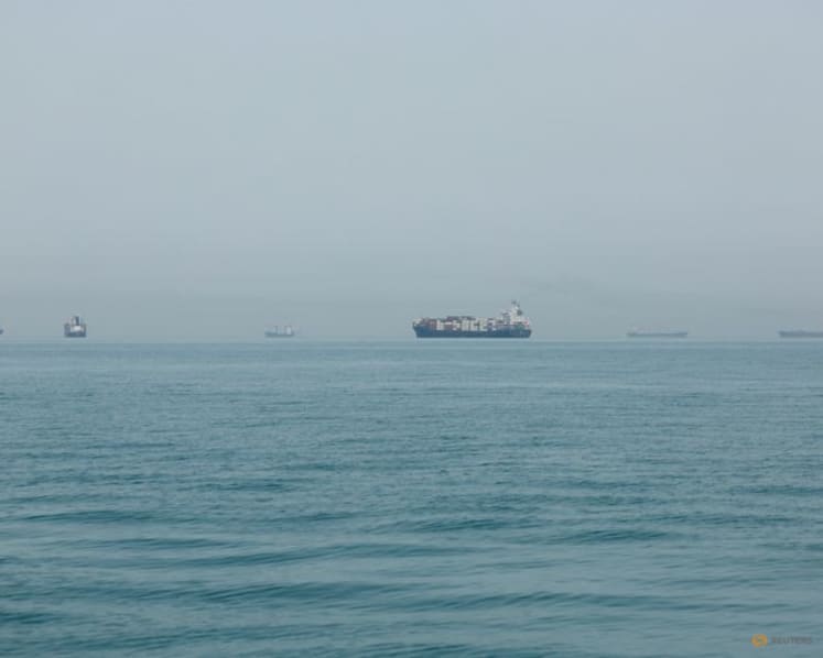Iran and US trade air strikes after Trump dismisses report of Hormuz deal  