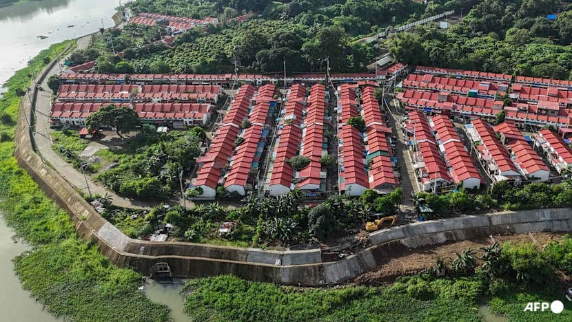 Philippines 'ghost' flood projects leave residents stranded