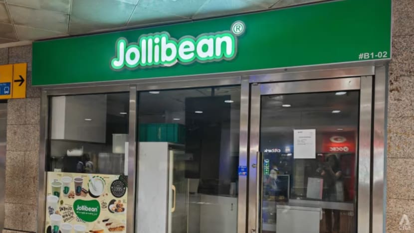 Pekerja Jollibean dakwa gaji, caruman CPF tidak dibayar di tengah-tengah penutupan cawangan secara mendadak