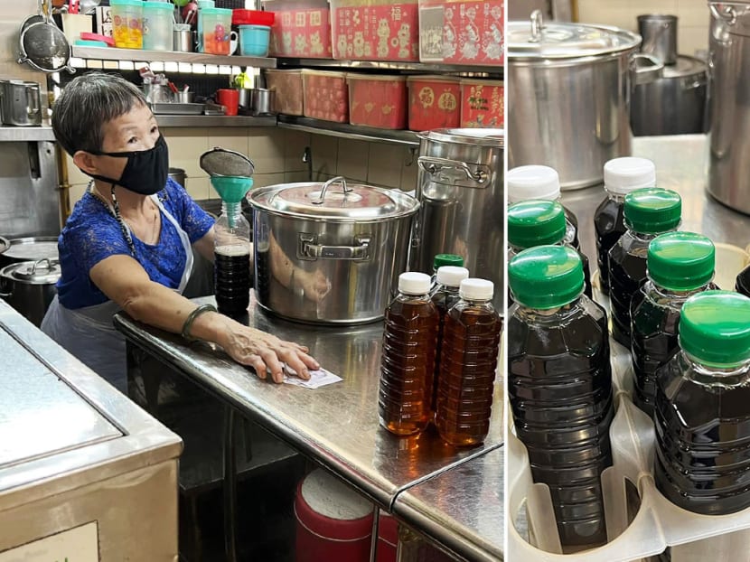 Hawker Auntie Runs 3rd-Gen Liang Teh Stall With Potent &ldquo;Bitter First Sweet Last&rdquo; Brews