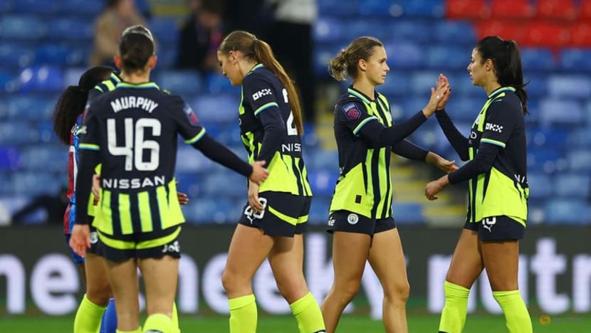 Manchester City stay top of WSL with easy win over Crystal Palace