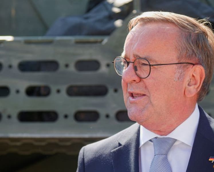 German minister warns against unacceptable delays to 10 billion euro satellite project