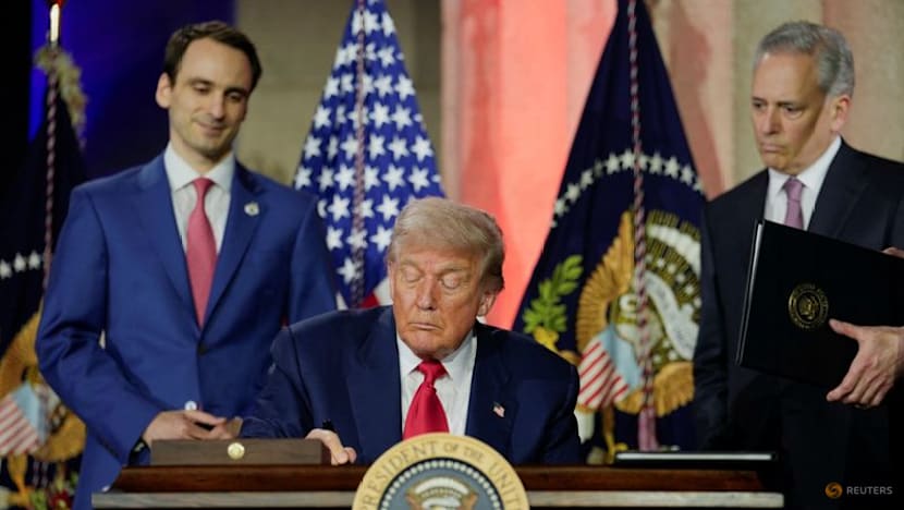 White House pauses executive order that would seek to preempt state laws on AI, sources say